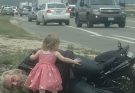 Bravery in a Princess Dress: Little Girl Helps Injured Stranger